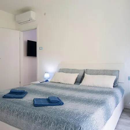Fibra Superfast Politeama Rossetti Modern Apartmán