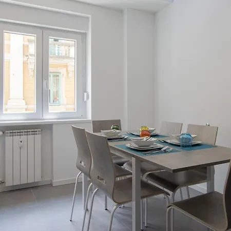 Fibra Superfast Politeama Rossetti Modern Apartmán *